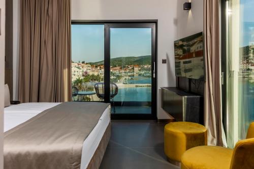 Postel nebo postele na pokoji v ubytování Marinus Beach Hotel