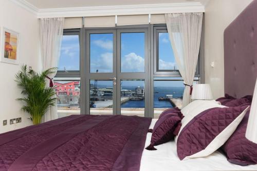 Giường trong phòng chung tại Luxury City Center Penthouse - Best Location