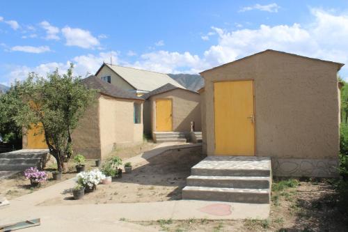 Gallery image of Guest House Emily in Bokonbayevo