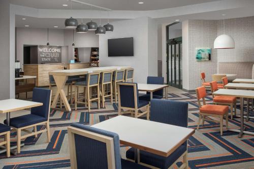 a cafeteria with tables and chairs and a counter at Hampton Inn Baltimore-Downtown-Convention Center in Baltimore