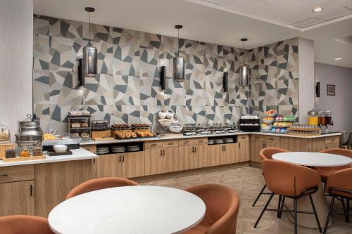 Mad på hotellet eller i nærheden