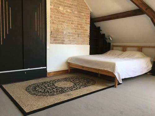 Un pat sau paturi într-o cameră la T4 hyper centre d' Angers