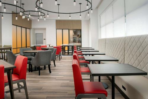 Hilton Garden Inn Orlando Downtown Image