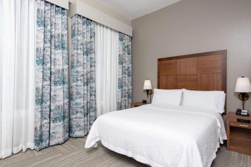 Hampton Inn Indianapolis Downtown Across from Circle Centre Image