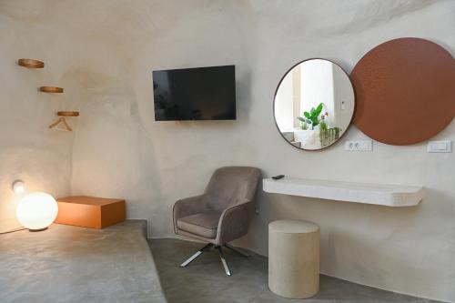 Naos Suitesにあるテレビまたはエンターテインメントセンター