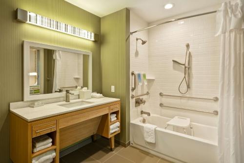 Home2 Suites by Hilton Dallas Downtown at Baylor Scott & White Image