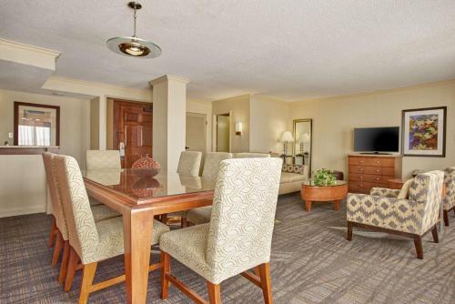 a living room with a dining room table and chairs at Hilton Knoxville in Knoxville