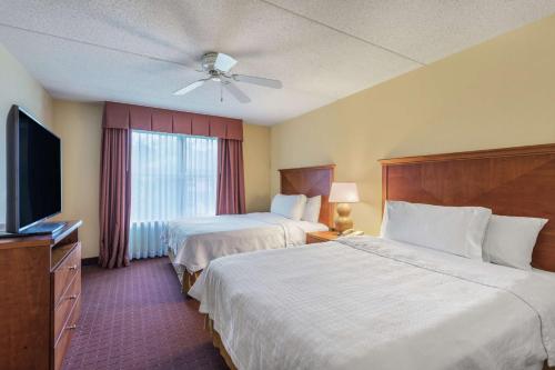 A bed or beds in a room at Homewood Suites by Hilton Newark-Wilmington South Area