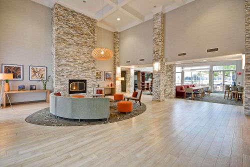 Ruang duduk di Homewood Suites by Hilton - Oakland Waterfront