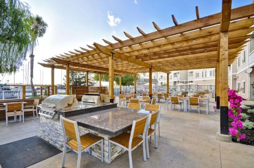 Restoran atau tempat lain untuk makan di Homewood Suites by Hilton - Oakland Waterfront