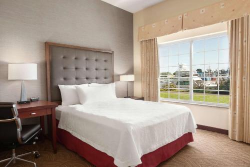 Katil atau katil-katil dalam bilik di Homewood Suites by Hilton - Oakland Waterfront