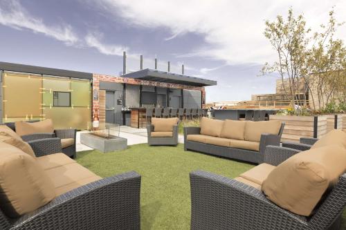 Hampton Inn & Suites Washington, D.C. - Navy Yard Image