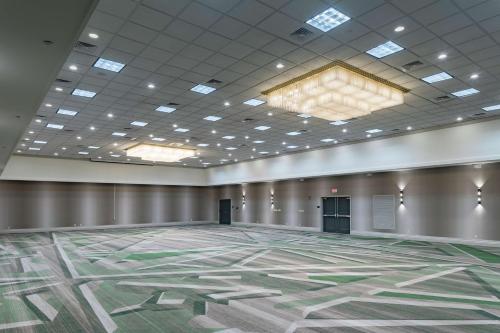 a large room with a large rug on the floor at Hilton Birmingham Downtown at UAB in Birmingham