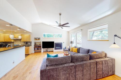 Pines Court – Photos 5