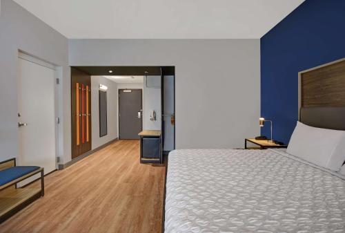 Ένα ή περισσότερα κρεβάτια σε δωμάτιο στο Tru By Hilton Troy Detroit, Mi