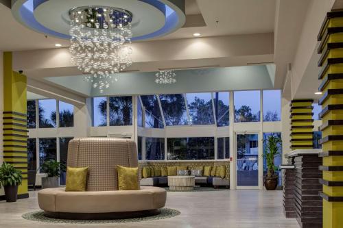 Area soggiorno di DoubleTree by Hilton Hotel Jacksonville Airport