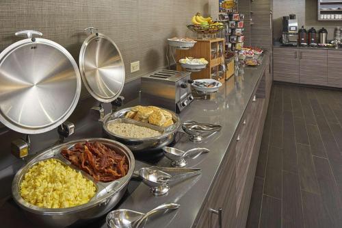 Makanan di atau berdekatan hotel