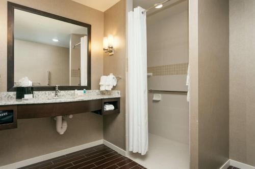 Hilton Garden Inn Seattle Downtown Image