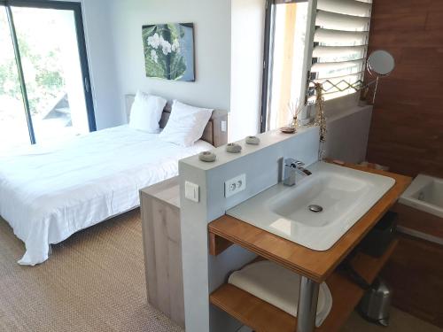 Postel nebo postele na pokoji v ubytování Maison entourée d animaux en pleine campagne