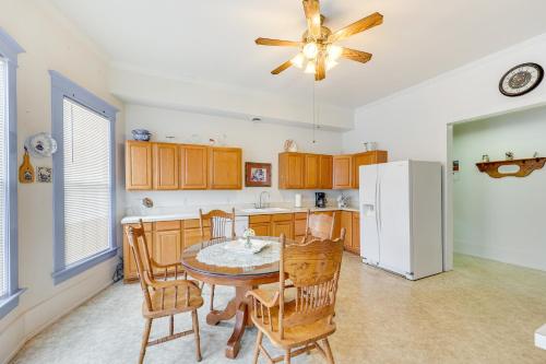 Ảnh trong thư viện ảnh của Paris Vacation Rental about 15 Mi to Mount Magazine! ở Paris