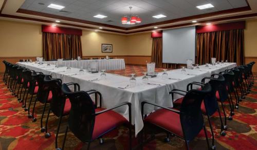 Бизнес-центр и/или конференц-зал в Hilton Garden Inn Milwaukee Airport