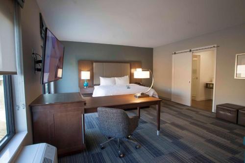 Voodi või voodid majutusasutuse Hampton Inn & Suites St. Paul Downtown toas