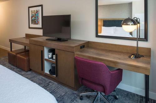 Hampton Inn And Suites By Hilton Portland-Pearl District Image
