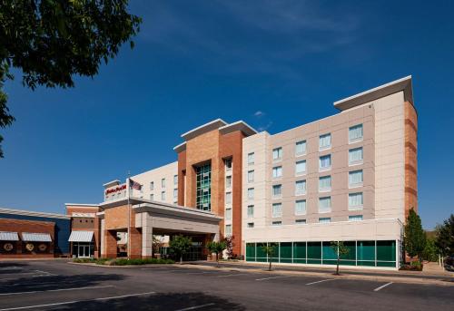 Hampton Inn & Suites St. Louis at Forest Park Image