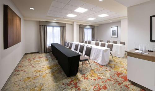 Posezení v ubytování Hampton Inn & Suites N Ft Worth-Alliance Airport