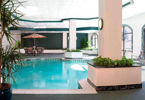Embassy Suites by Hilton Houston Near the Galleria Image