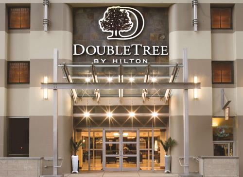 DoubleTree by Hilton Hotel & Suites Pittsburgh Downtown Image