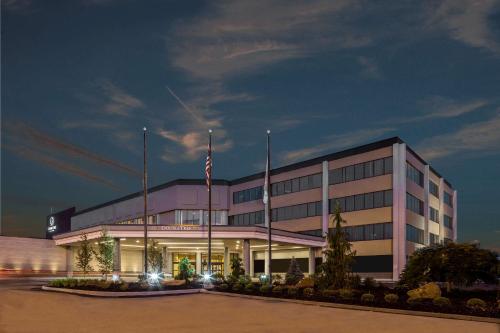 a building with an american flag in front of it at DoubleTree by Hilton Pittsburgh - Cranberry in Cranberry Township