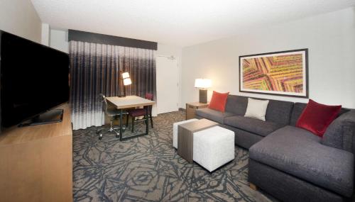 Embassy Suites by Hilton Walnut Creekにあるシーティングエリア