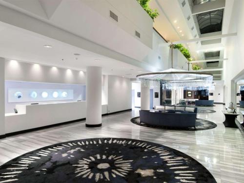 a lobby with a black rug on the floor at Hilton Houston NASA Clear Lake in Seabrook