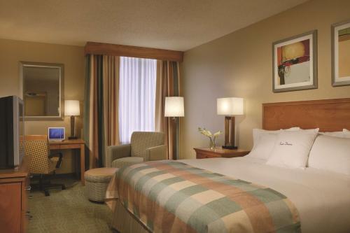 a hotel room with a bed and a desk at DoubleTree by Hilton Columbus/Worthington in Worthington
