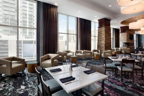 Coin salon dans l'établissement Embassy Suites by Hilton Denver Downtown Convention Center