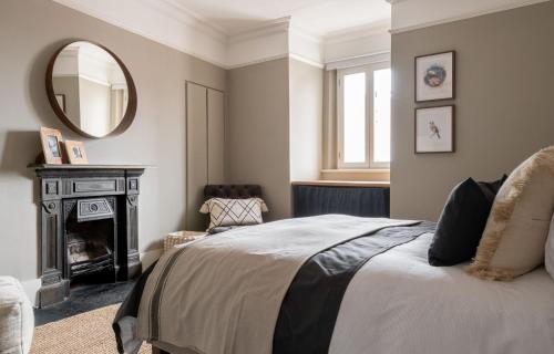Ένα ή περισσότερα κρεβάτια σε δωμάτιο στο The Leicester Square Apartment By Hok Living