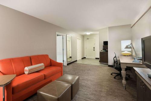 TV o dispositivi per l'intrattenimento presso Hilton Garden Inn Wilmington Mayfaire Town Center