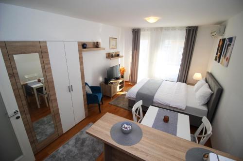 Postel nebo postele na pokoji v ubytování Bizmark accommodation A blok