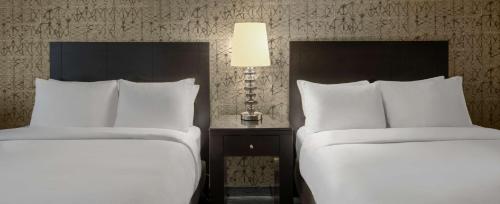 Katil atau katil-katil dalam bilik di DoubleTree by Hilton Hotel Chicago Wood Dale - Elk Grove