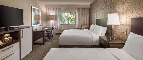 Katil atau katil-katil dalam bilik di DoubleTree by Hilton Hotel Chicago Wood Dale - Elk Grove