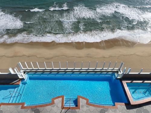 Der Swimmingpool an oder in der Nähe von Hilton Virginia Beach Oceanfront