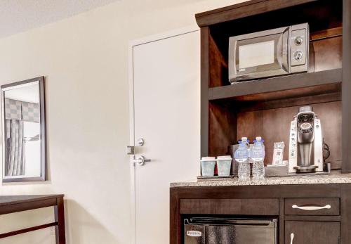 a kitchen with a microwave and a counter top at Hilton Garden Inn Waldorf in Waldorf