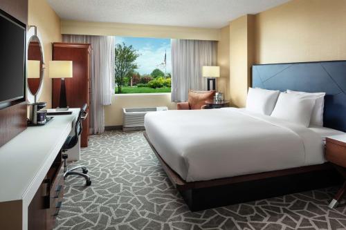 Postel nebo postele na pokoji v ubytování DoubleTree by Hilton Hotel Annapolis