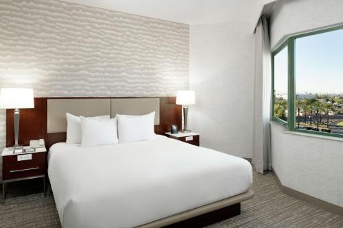 DoubleTree Suites by Hilton Phoenix Image