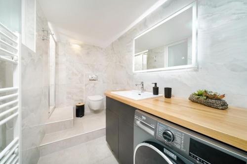 Koupelna v ubytování Artio Maisonette