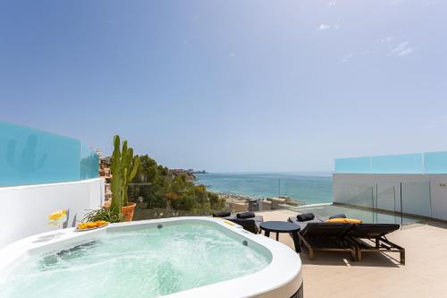 BEACH SEA VIEW WAVE HIGUERÓN Apartment - Penthouse Solarium with Jacuzzi