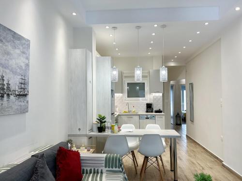 near Acropolis new 2 bedrooms apt in Koukaki