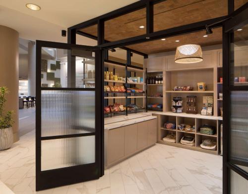 a store with aasteryasteryasteryasteryasteryasteryasteryasteryasteryasteryasteryastery at Hilton Santa Monica in Los Angeles