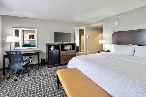 Letto o letti in una camera di Hampton Inn & Suites Albuquerque Airport
